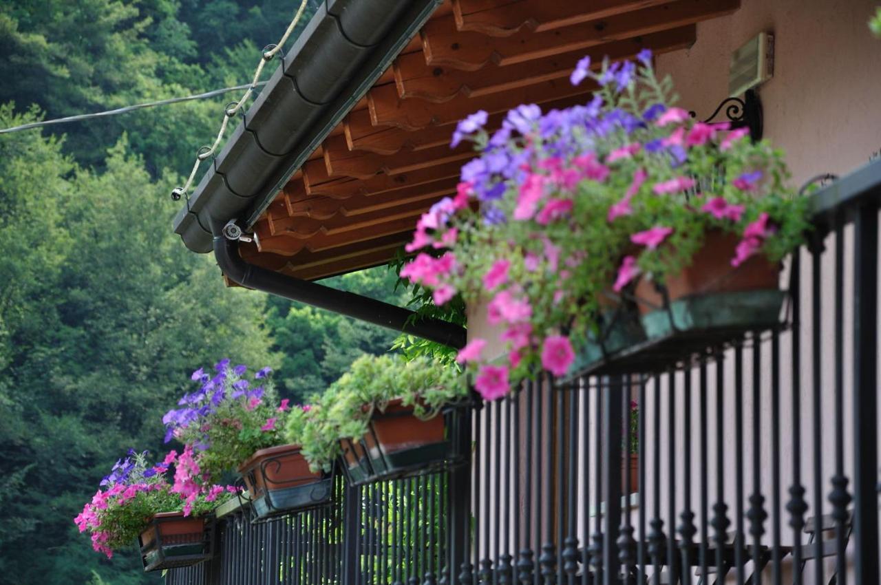 Albergo Trattoria Dazze Marcheno Exterior foto